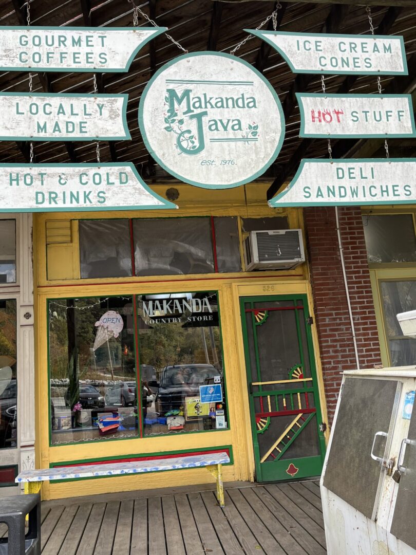 A store front with a sign that says " melancia java ".